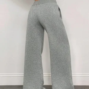 Low-Rise Wool Wide Knit Pants – กางเกงถักขากว้างเอวต่ำแถบขนสัตว์