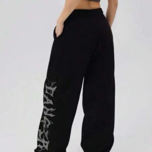 Letter Wide Fit Drawstring Jogger – กางเกงวอร์มขากว้างพิมพ์ตัวอักษรเชือกรูด